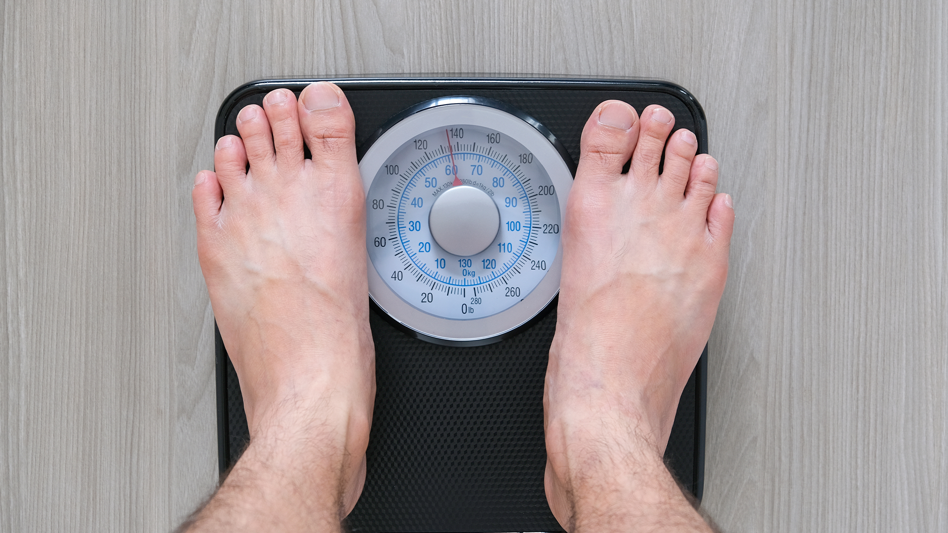 How does testosterone impact weight loss in men?